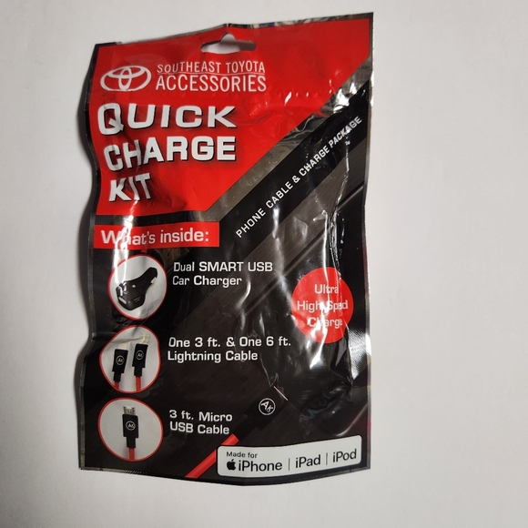 Toyota Quick Charge Kit for Apple iPhone, iPad & iPod Part # 00016-00427 NEW - Picture 2 of 4